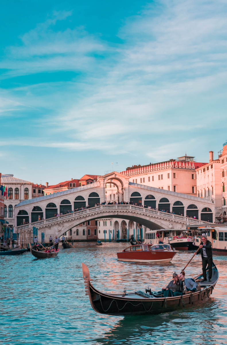 Discover the Romance of Venice: A Comprehensive Guide to the Ultimate Gondola Experience