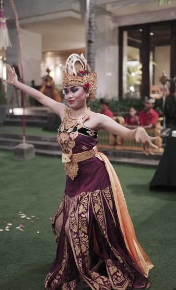 bali dance at best resort in Bali